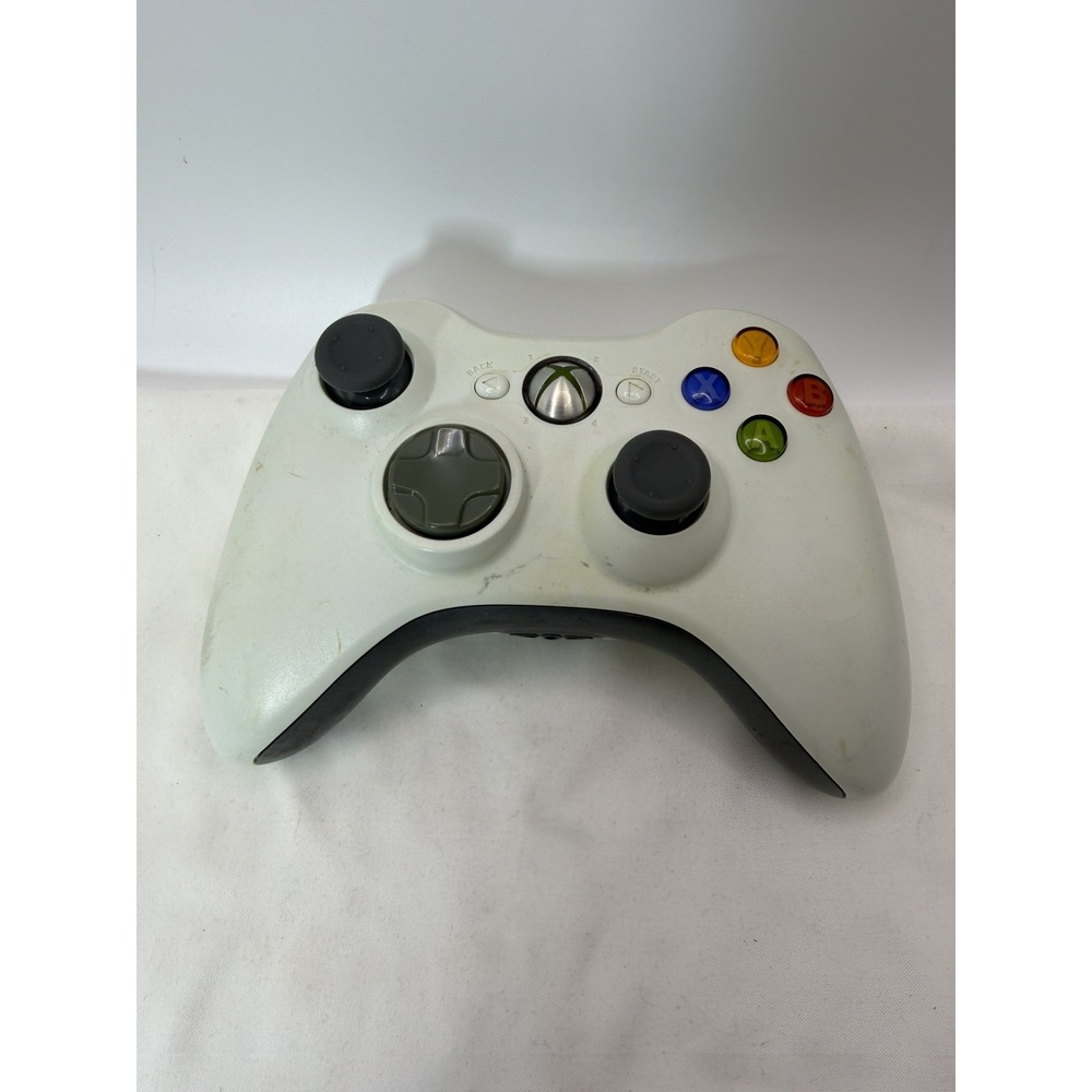 Microsoft Xbox 360 Wireless Controller White. Turns On w/ Batteries. Not tested